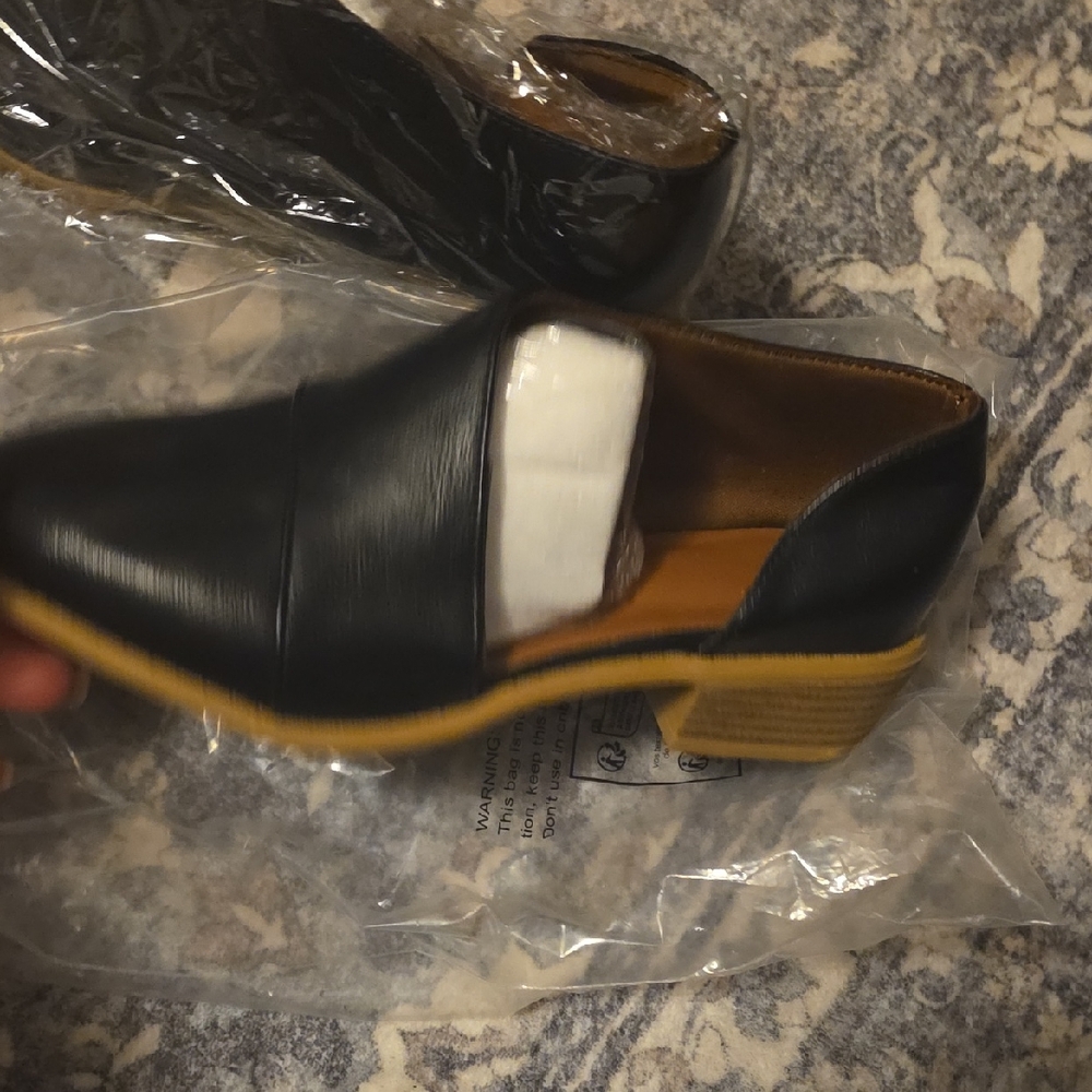 Elegant Black Leather Mules